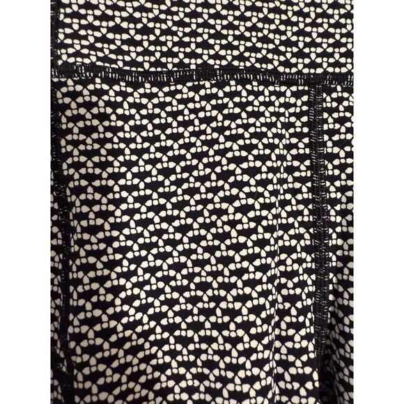 Lululemon In Movement Cropped Black and White Leggings - Picture 5 of 6